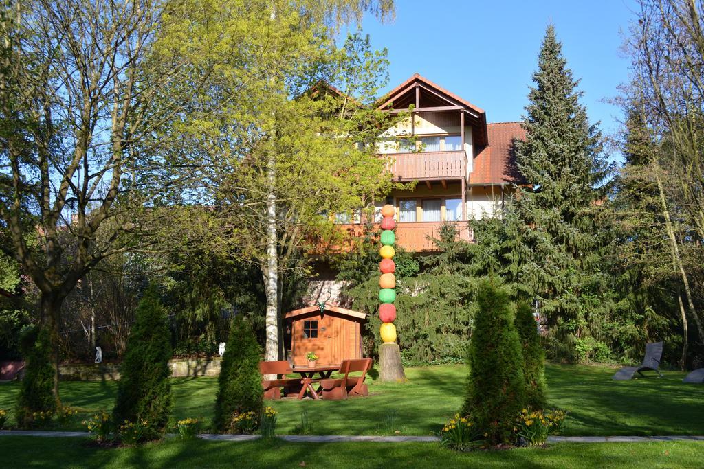 Parkhotel Zum Stern Oberaula Bagian luar foto