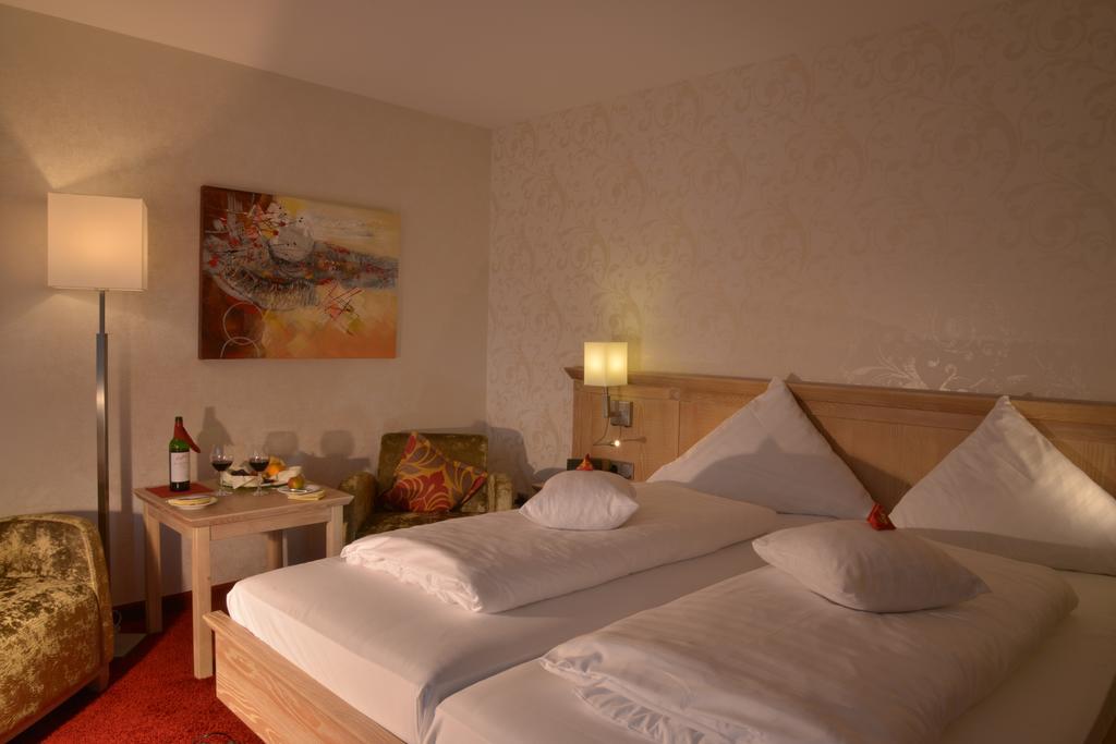Parkhotel Zum Stern Oberaula Bagian luar foto