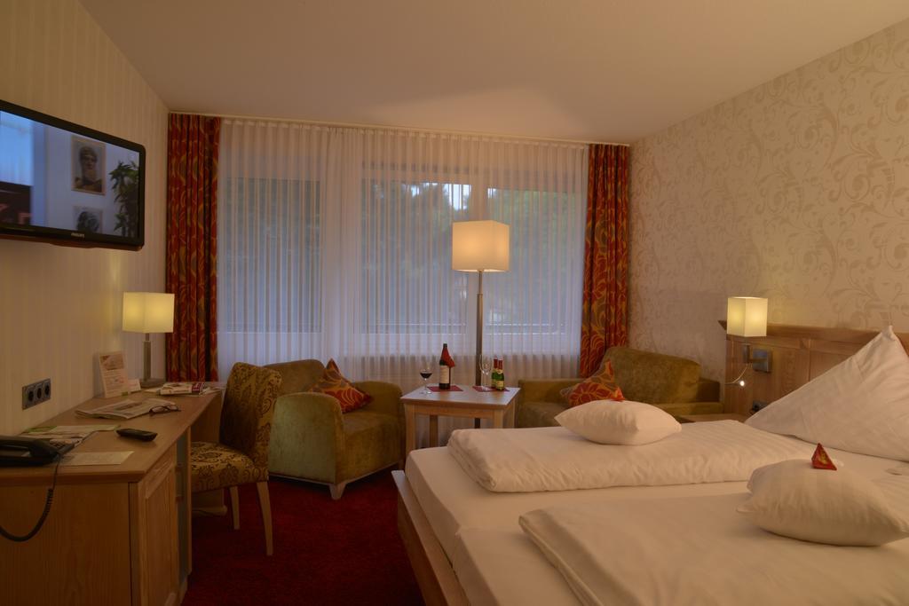 Parkhotel Zum Stern Oberaula Bagian luar foto