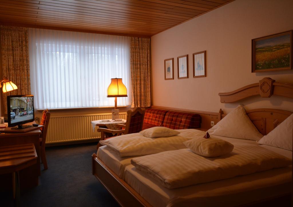Parkhotel Zum Stern Oberaula Bagian luar foto