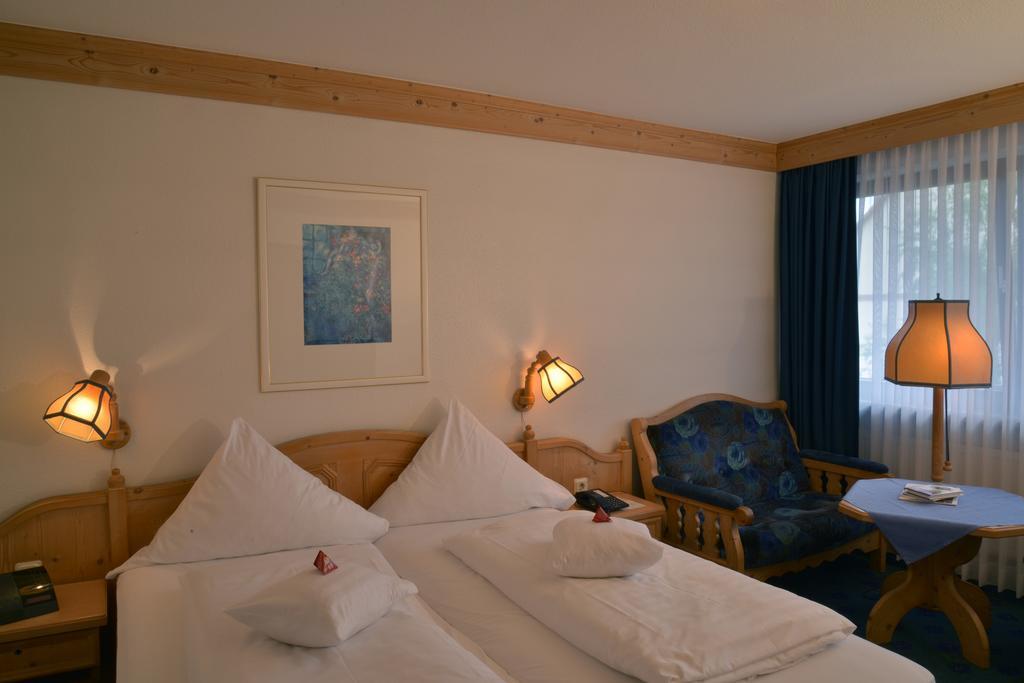 Parkhotel Zum Stern Oberaula Bagian luar foto