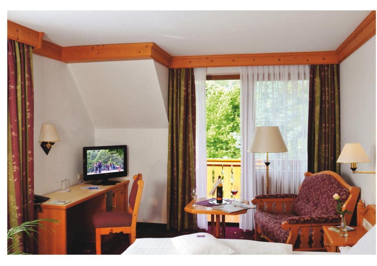 Parkhotel Zum Stern Oberaula Bagian luar foto